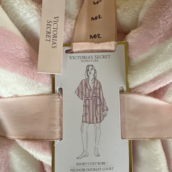 Victoria’s Secret 2025 Short Cozy Robe Plush Fleece Warm M/L Pink White Stripe - Picture 4 of 5